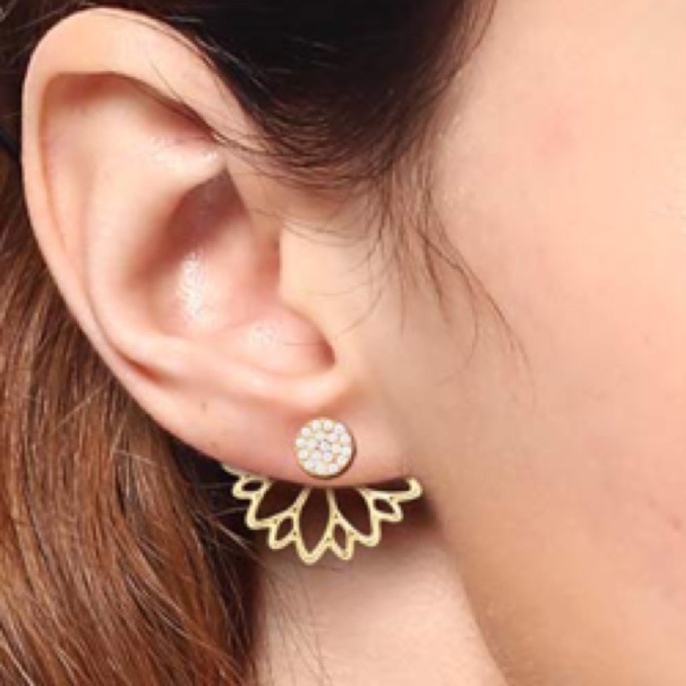 💋4/$25💋ELEGANT 3 piece Multi-Way Lotus Earrings!